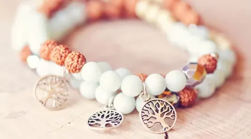 Le bracelet arbre de vie : symbole de connexion à la nature et de bien-être spirituel