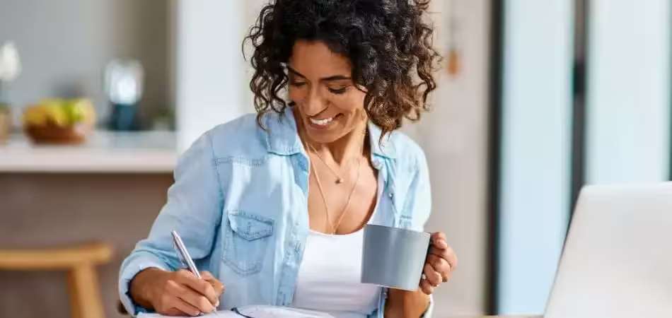 À l'attention du service RH : quand et comment utiliser cette formule dans vos courriers professionnels ?