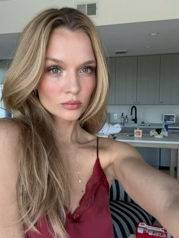 Josephine Skriver - Photo 1