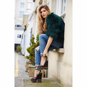 Lauren Hutton - Photo 6