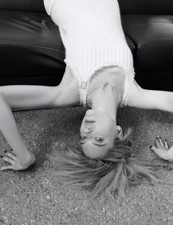 Martha Hunt - Photo 10