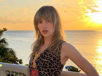 Suki Waterhouse - Photo 10