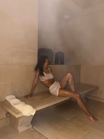 Tina Kunakey - Photo 3