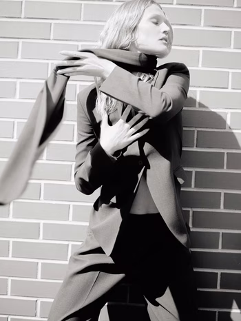 Toni Garrn - Photo 1